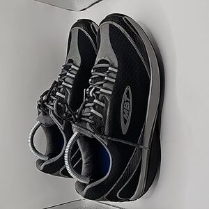 MBT Mahuta Black Lace Up Sneakers 8-8.5